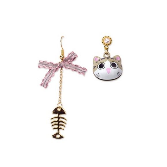 💥ONE LEFT💥Kitty’s Lunch Mismatched Dangle Earrings, 16k gold - Picture 2 of 5